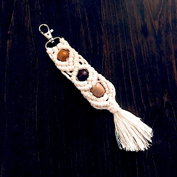 🆕BÖHÖ Macrame Knotted Ivory Lobster Swivel Keychain w/Wooden Beads Hand Crafted - Picture 3 of 16